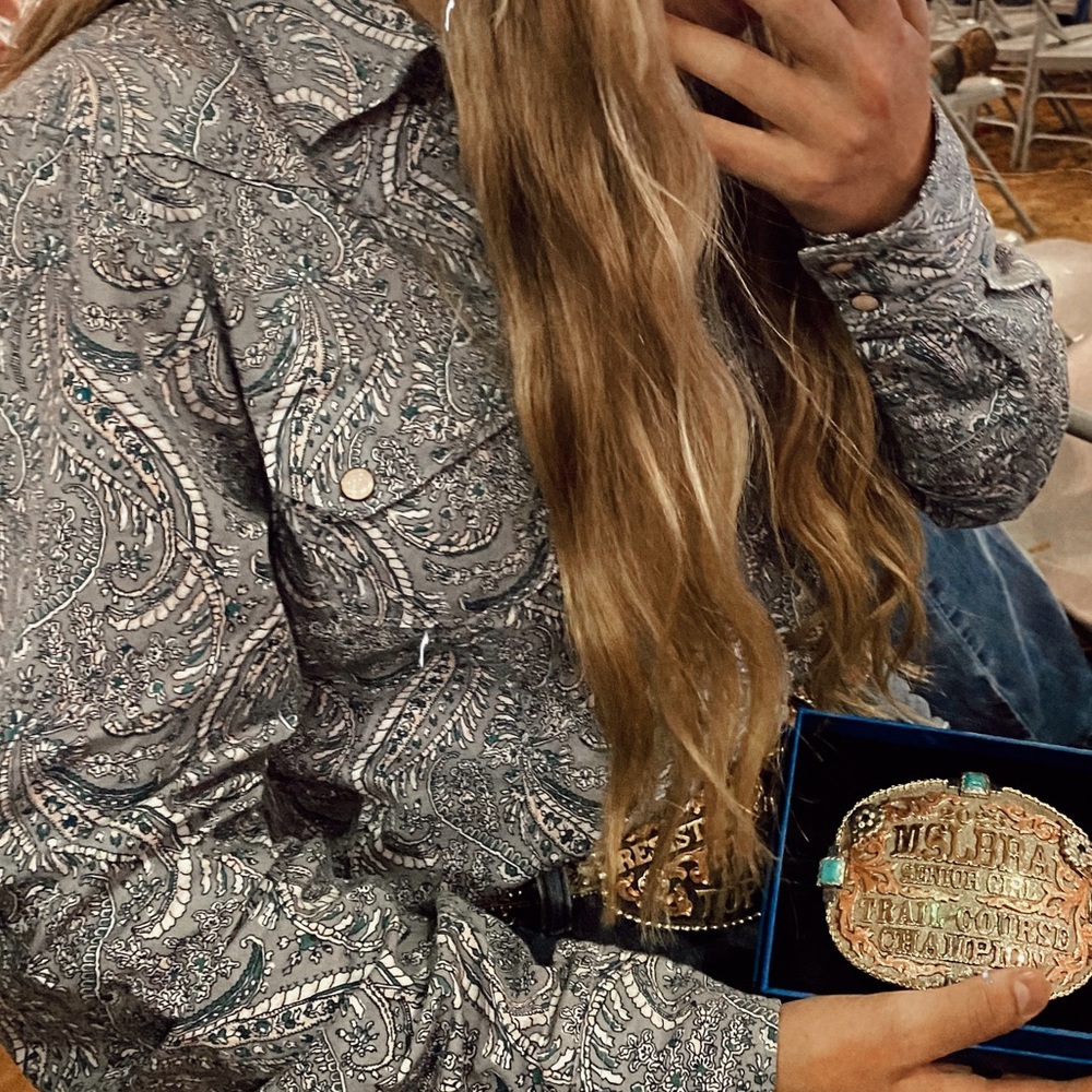Cinch button down